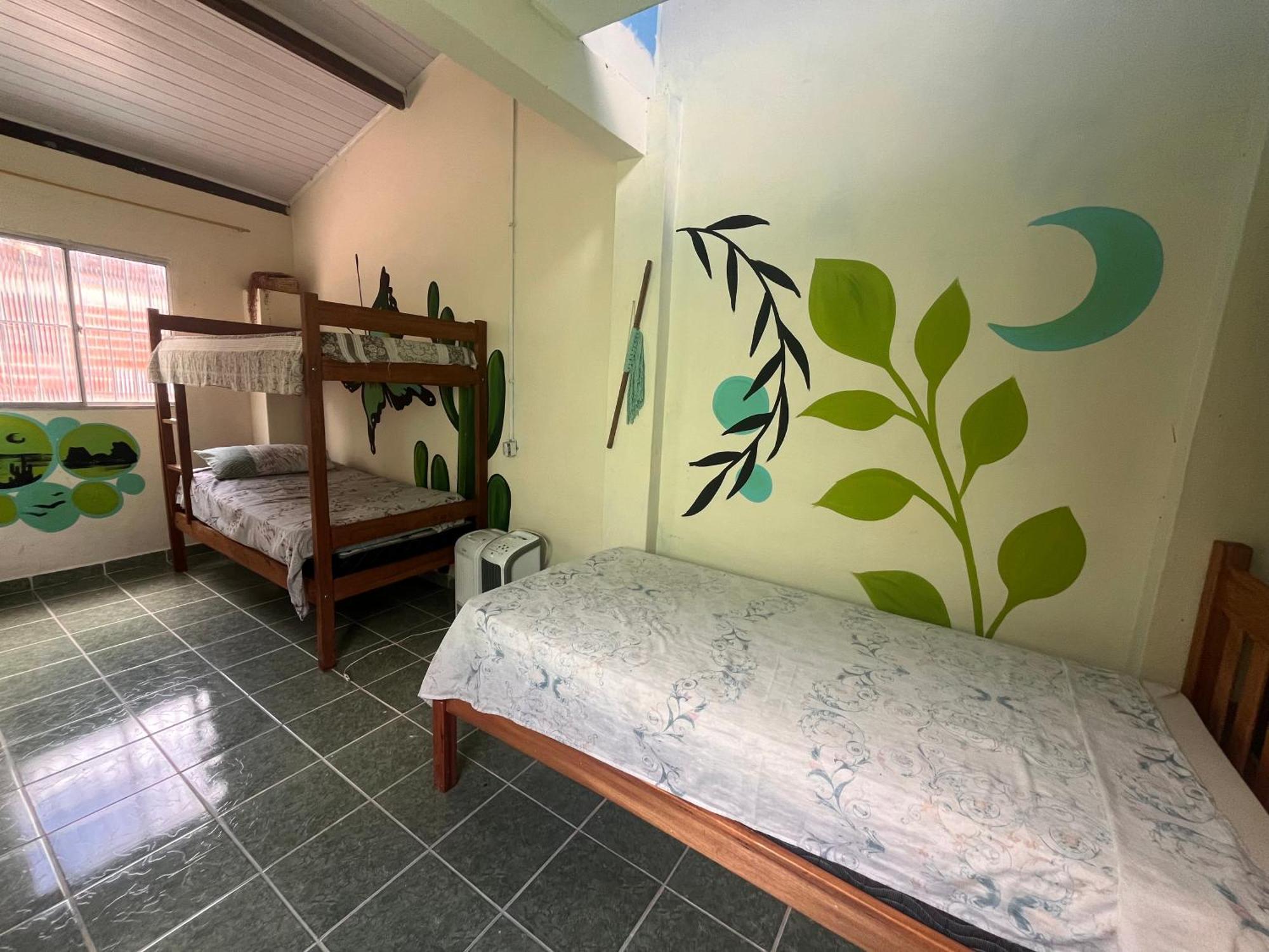 لينكويس Multiverso Hostel المظهر الخارجي الصورة